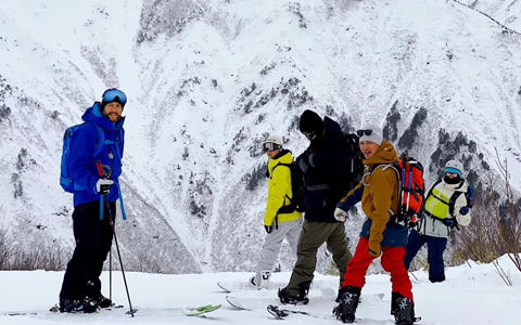 滑雪服為什么都是棉衣,沒有羽絨